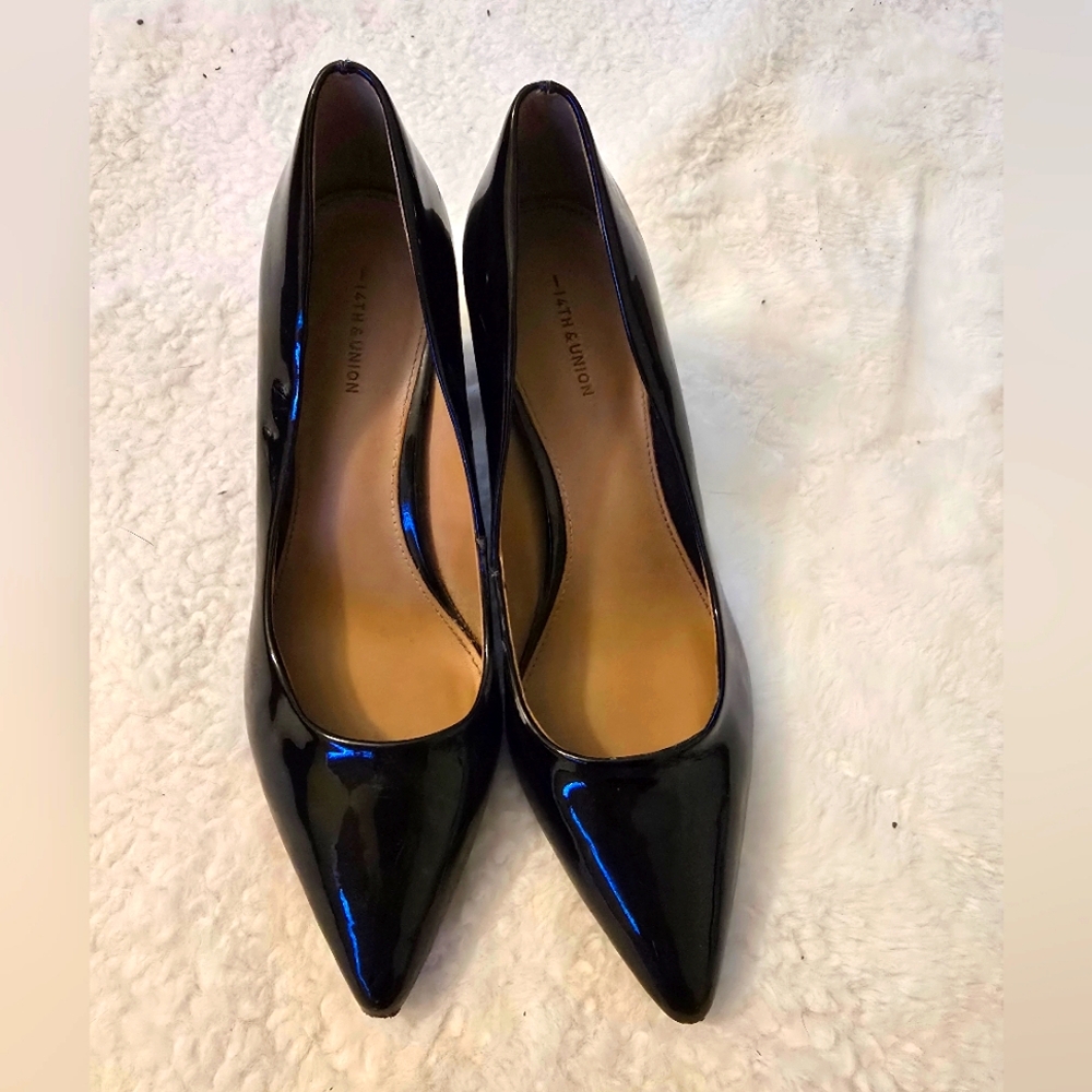 14th & Union Black Leather Pumps